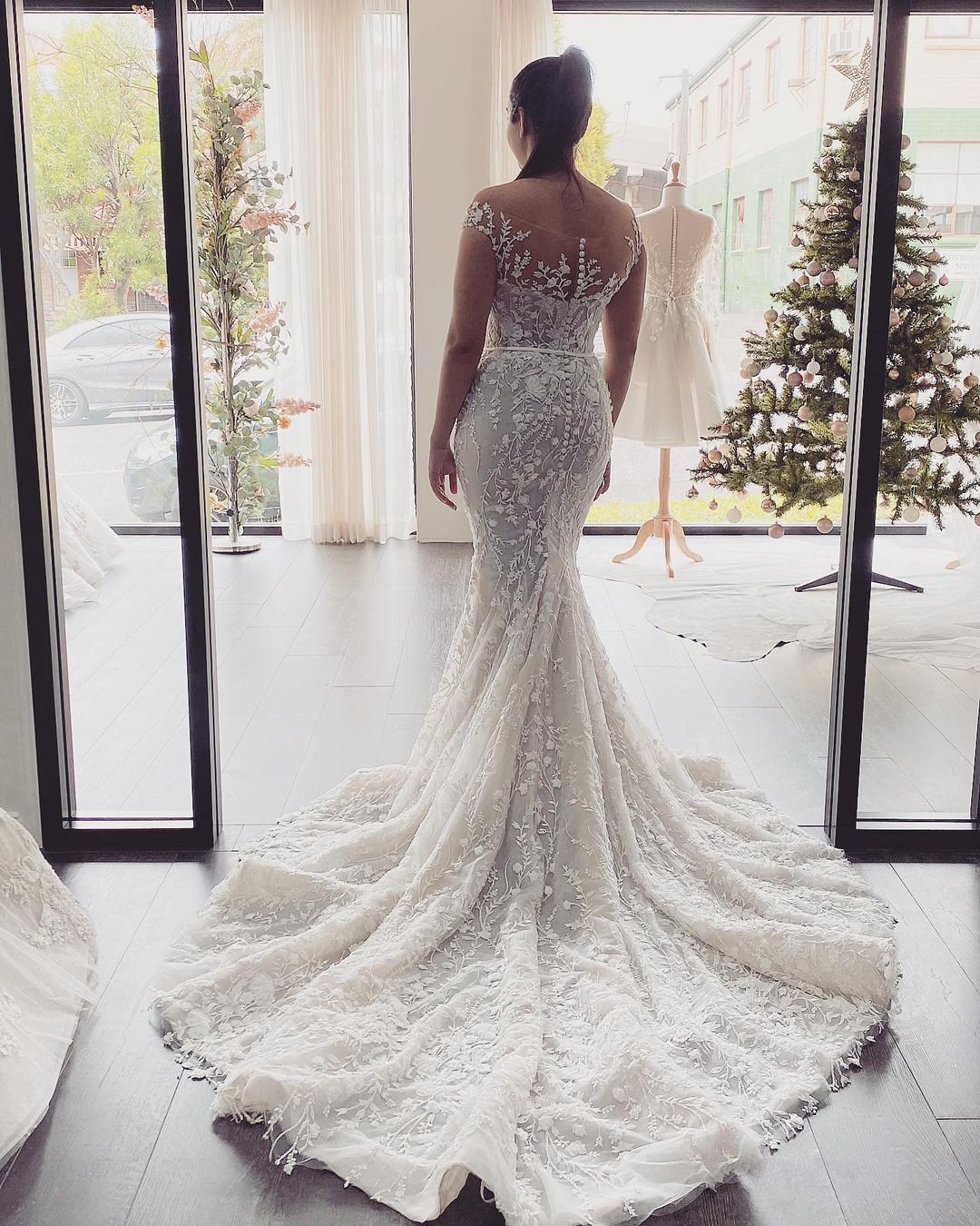 Elegant Long Off the Shoulder Appliques Lace Backless Floor-length Mermaid Wedding Dresses