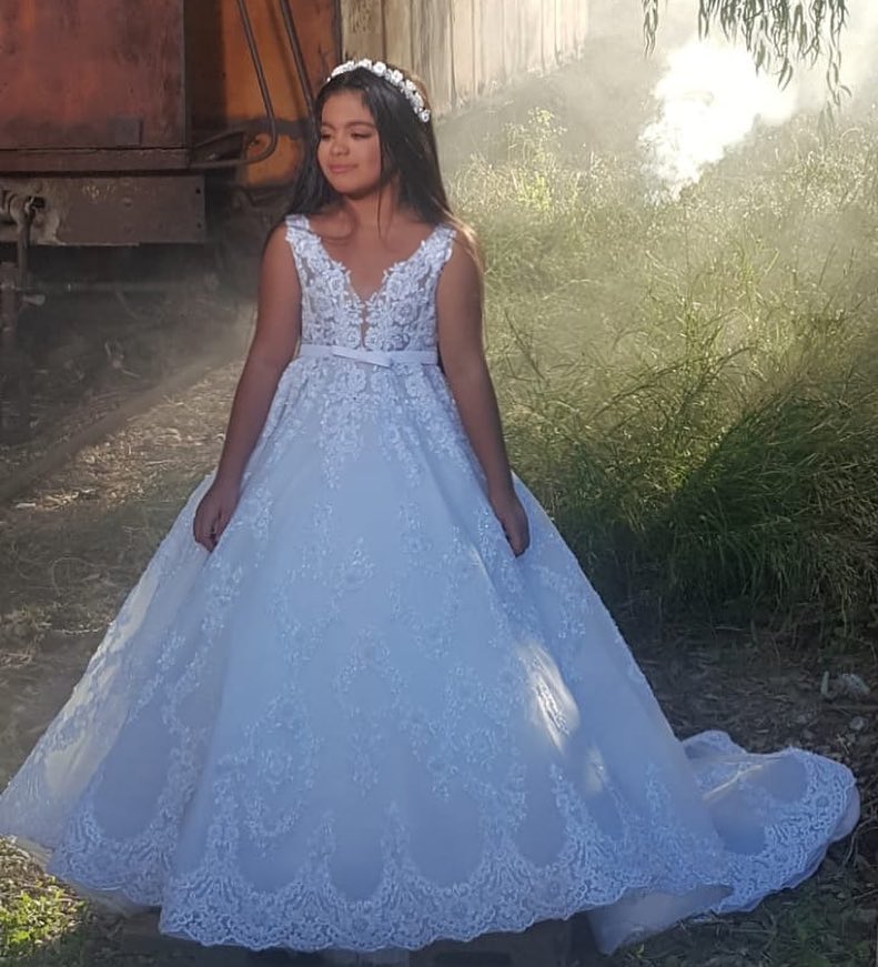 Beautiful A-line V-neck Spaghetti Straps Appliques Lace Full Length Flower Girl Dress