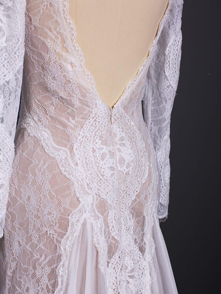 Elegant Long Sleeve Lace Sheath Wedding Dress
