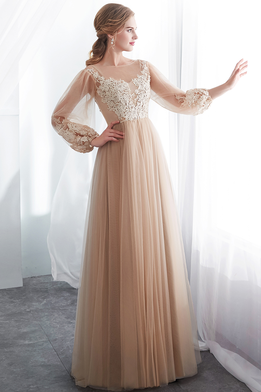 Champagne A-line Long Sleeves Appliques Tulle Evening Dresses