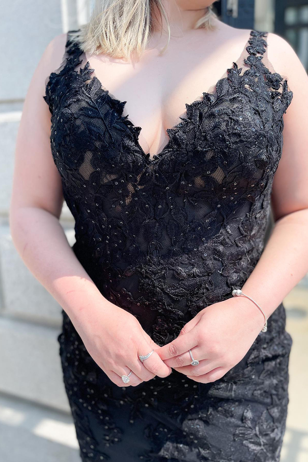 Charming Black Spaghetti Straps V-neck Appliques Lace Tulle Mermaid Prom Dress