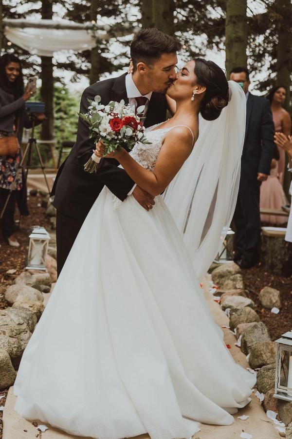 Elegant Long A-line V-neck Spaghetti Straps Tulle Lace Backless Wedding Dress