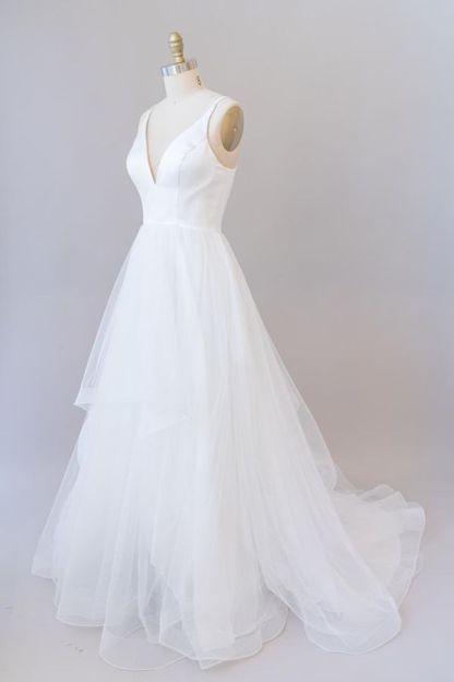 Beautiful Long V-neck Tulle A-line Wedding Dress