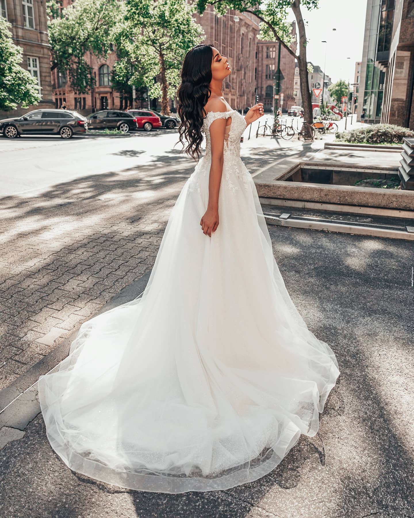 Long V-neck A-Line Tulle Floral Lace Floor-length Wedding Dress