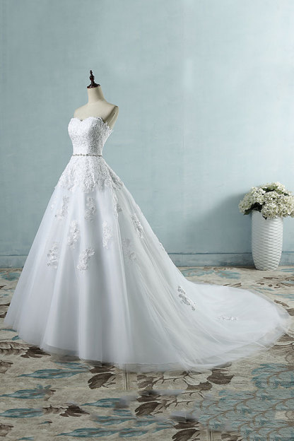 Long Sweetheart Appliques Lace Tulle A-line Wedding Dress