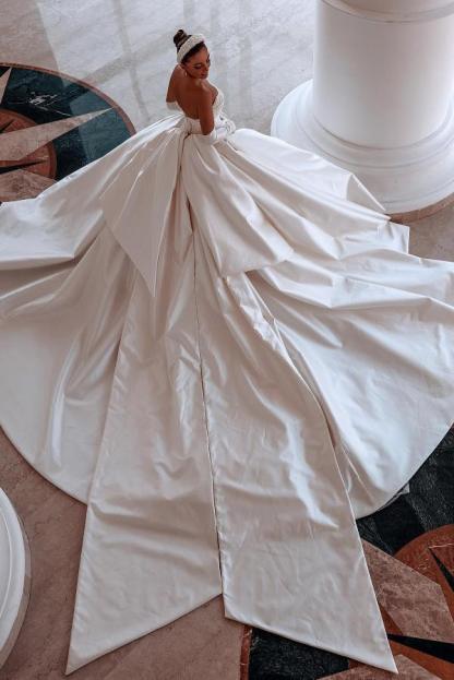 Strapless Ball Gown Long Satin Wedding Dress with Long Gloves