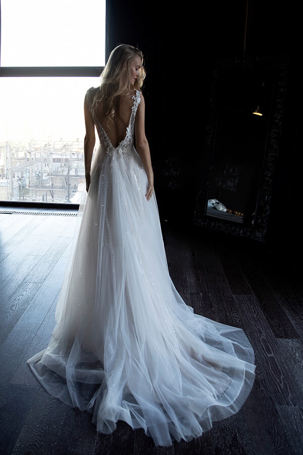 Elegant Long V-neck Appliques Lace Tulle A-line Wedding Dress