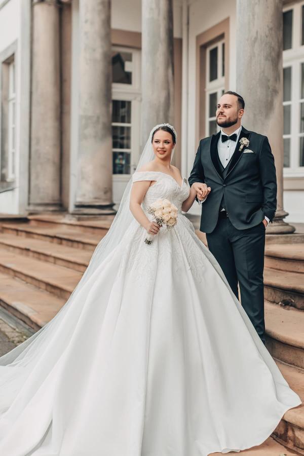 Elegant Long Ball Gown Off the Shoulder Satin Lace Ivory Wedding Dresses