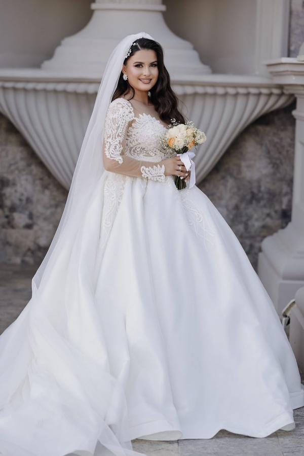Plus Size A-Line Long Sleeves Sweetheart Satin Appliques Lace Wedding Dress
