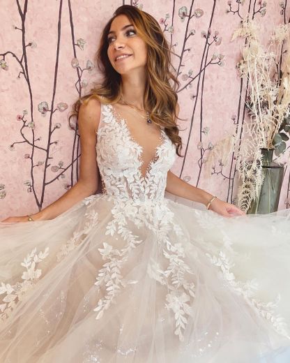A-Line Deep V-neck Appliques Lace Tulle Backless Floor-length Wedding Dress