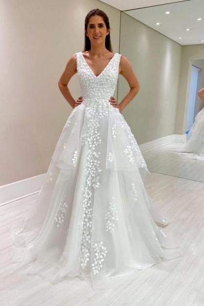 Long A-line V-neck Sleeveless Tulle Appliques Lace Backless Wedding Dresses