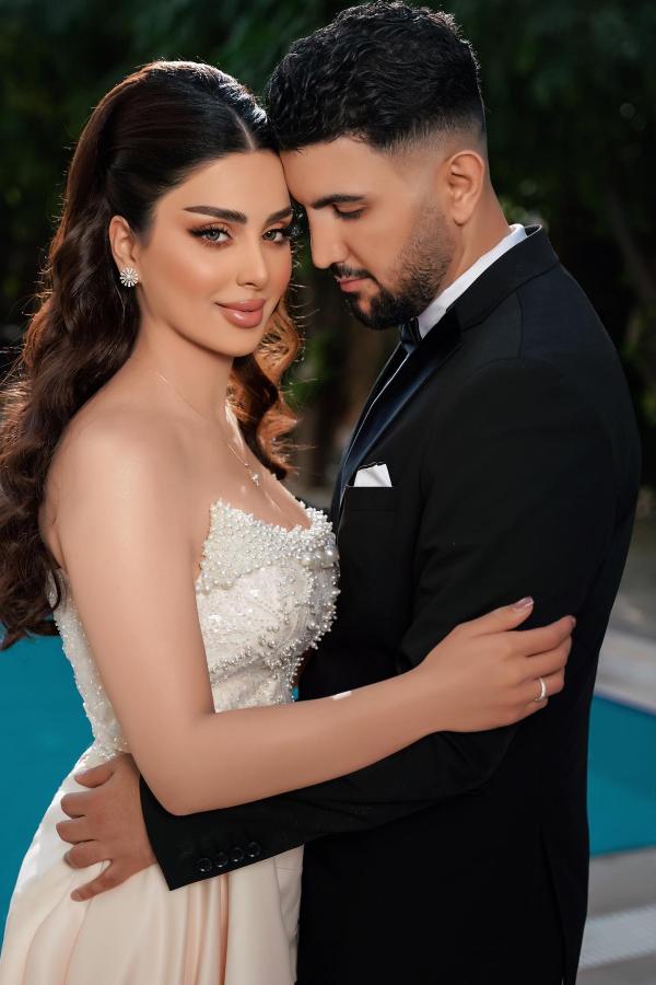 Long Sleeves Mermaid Strapless Satin Long Wedding Dresses with Beads