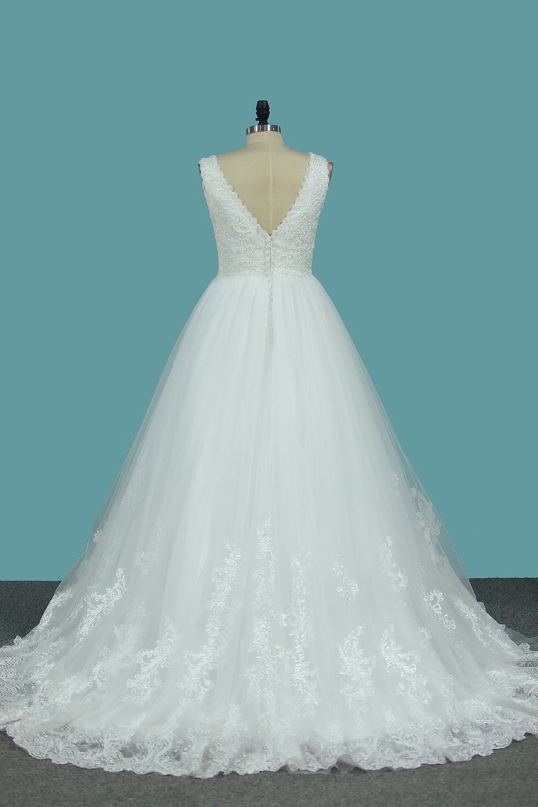 Plus Size Long V-neck A-Line Appliques Lace Backless Tulle Floor-length Wedding Dress