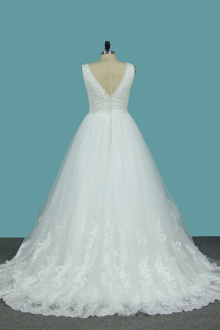 Plus Size Long V-neck A-Line Appliques Lace Backless Tulle Floor-length Wedding Dress