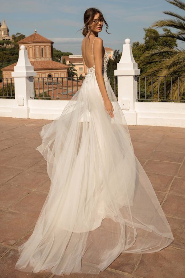 Amazing Chapel Train Tulle Mermaid Wedding Dress