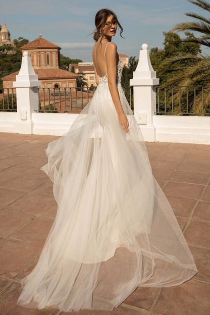 Amazing Chapel Train Tulle Mermaid Wedding Dress