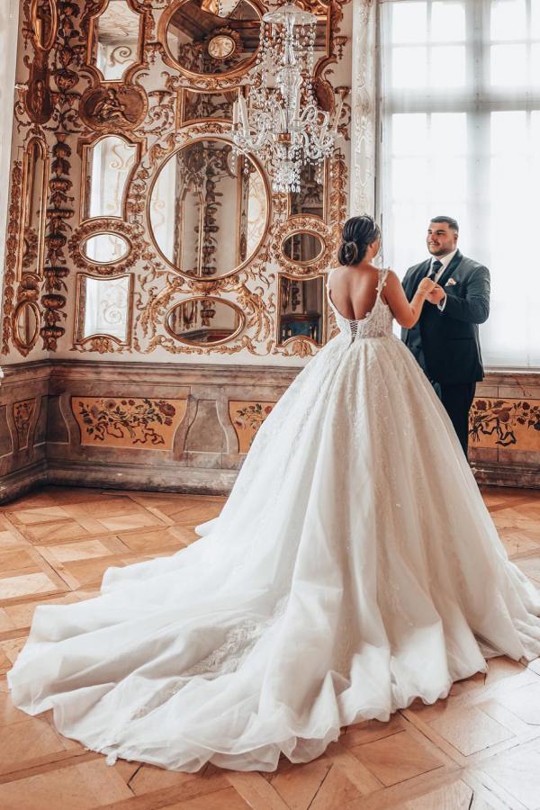 Luxury White Ball Gown Sweetheart Tulle Long Wedding Dress with Appliques Lace