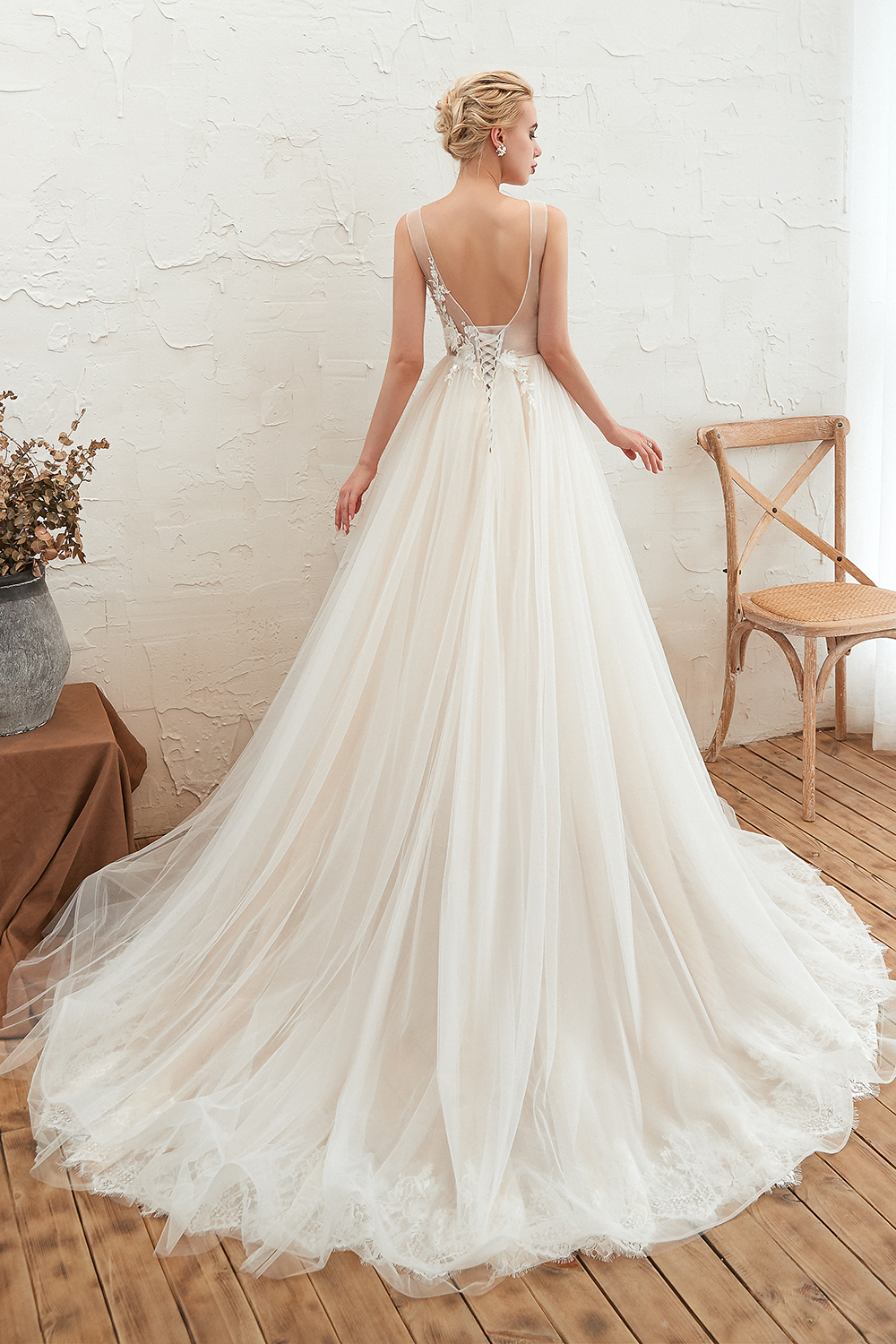 Chic Long V-neck Lace-up Appliques Tulle A-line Wedding Dress