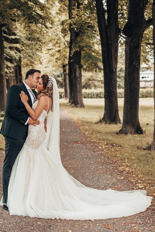 Long Mermaid Sweetheart Tulle Lace Backless Wedding Dress with Chapel Train