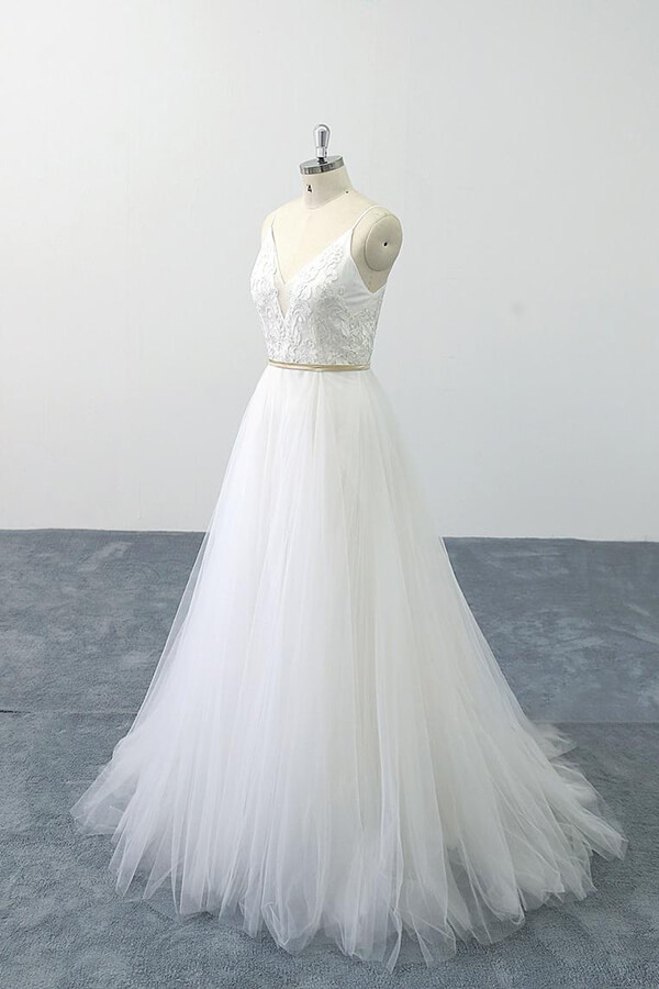 Chic Long A-line V-neck Spaghetti Strap Appliques Tulle Wedding Dress