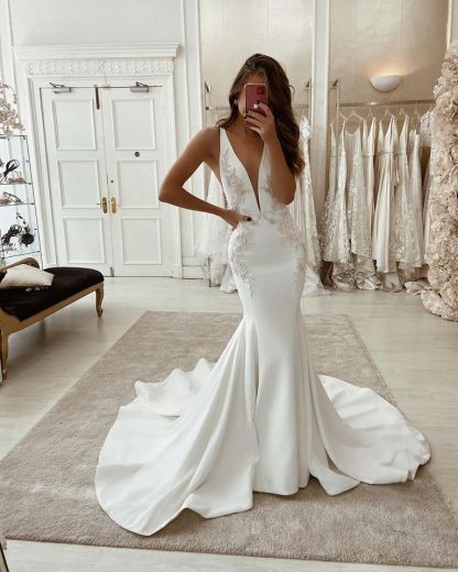 Gorgeous Long Mermaid V-neck Satin Backless Wedding Dress