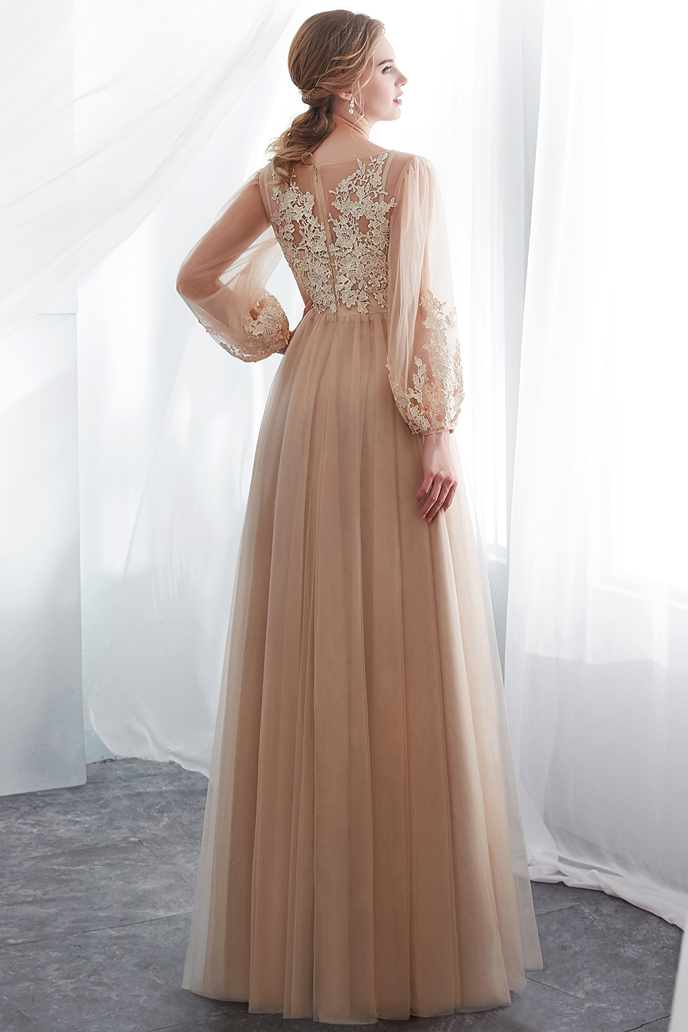 Champagne A-line Long Sleeves Appliques Tulle Evening Dresses