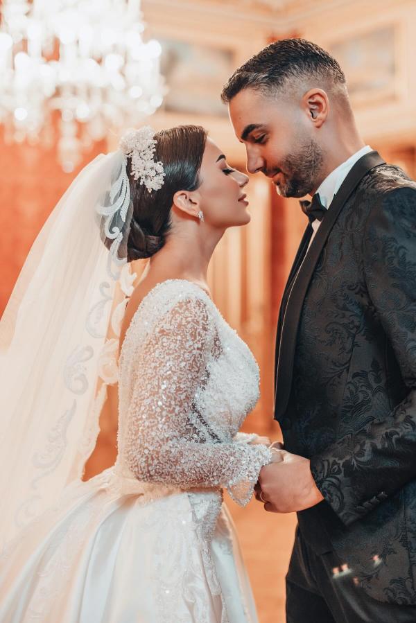 Long Sleeves Mermaid V-neck Sequined Wedding Dresses with Detachable Train