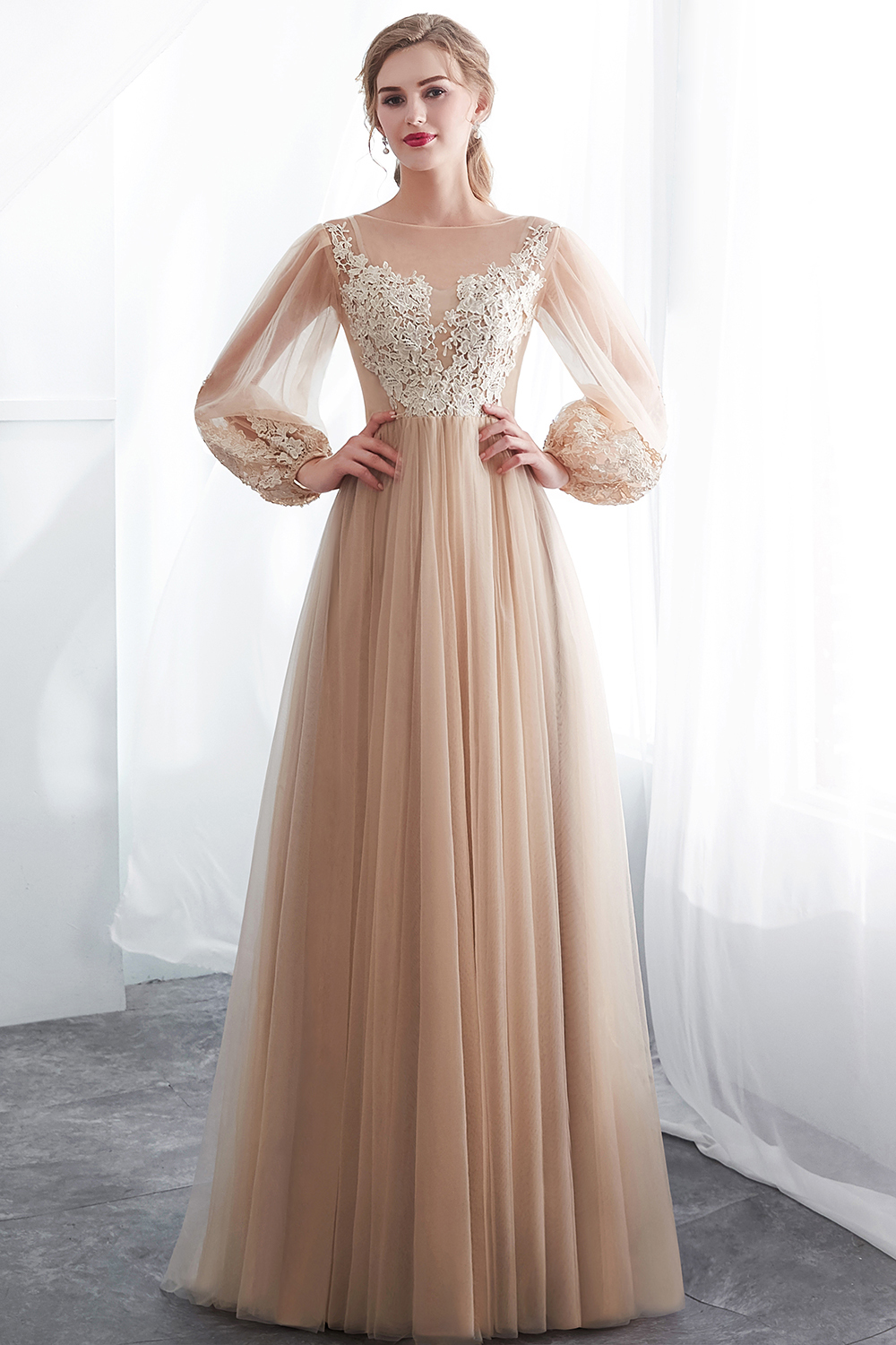 Champagne A-line Long Sleeves Appliques Tulle Evening Dresses