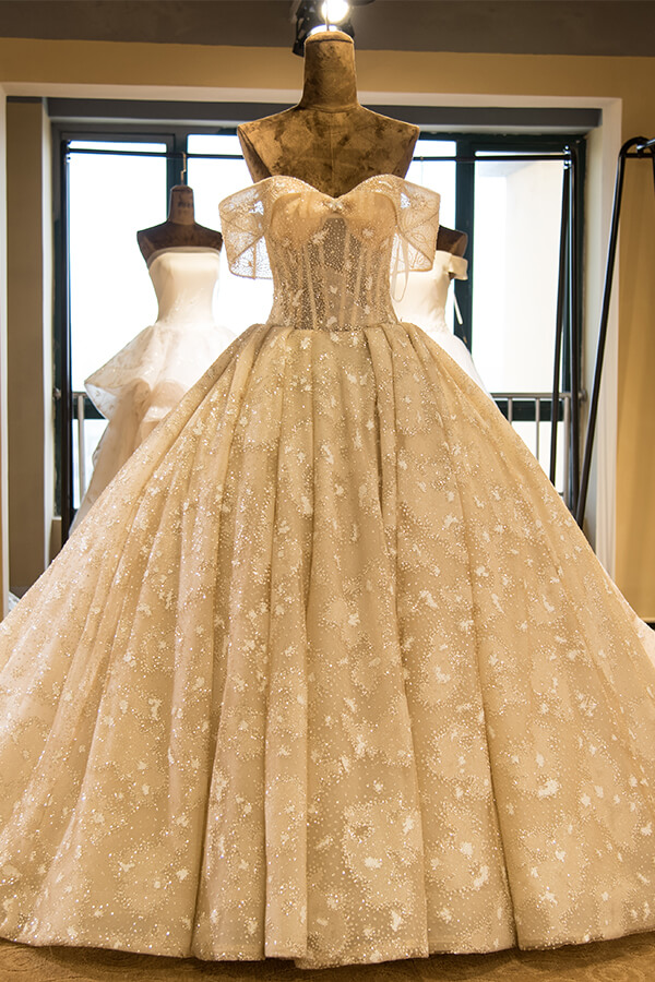 Amazing Strapless Lace-up Satin Wedding Dress