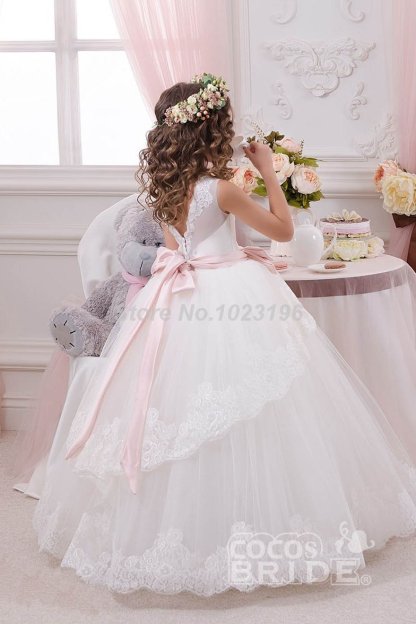 White Scoop Neck Sleeveless Ball Gown Flower Girl Dress