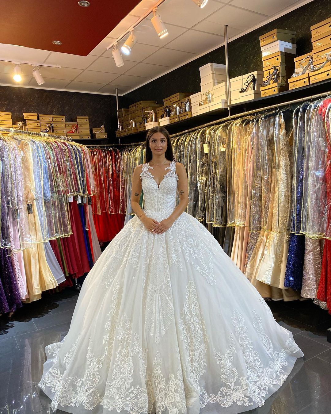 Gorgeous Long Ball Gown V-neck Appliques Lace Backless Floor-length Train Wedding Dress