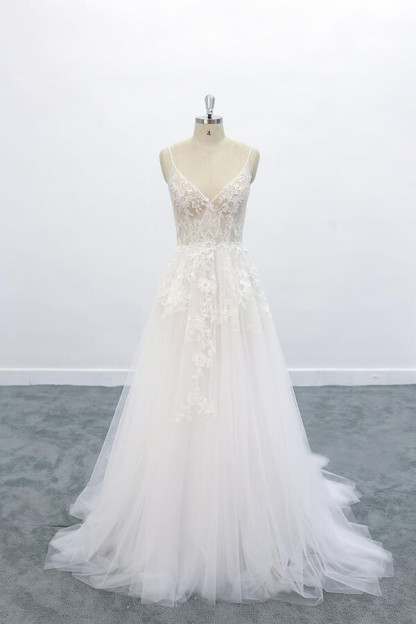 Elegant Long Sweetheart Appliques Lace Tulle A-line Wedding Dress
