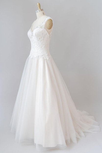 Elegant Long Sweetheart Open Back Lace Tulle A-line Wedding Dress
