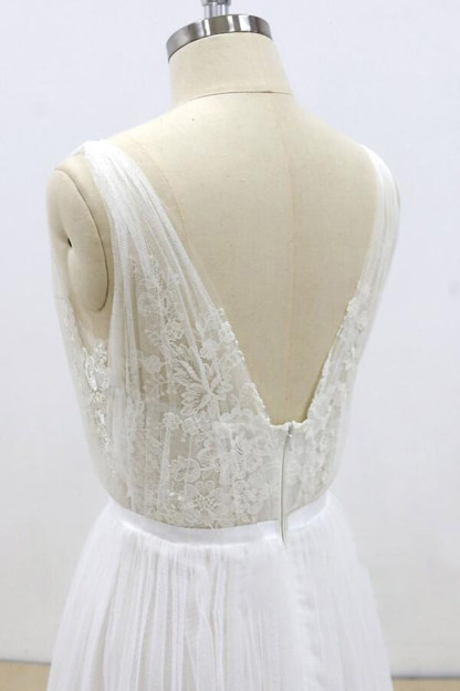 Elegant Long V-neck Ruffle Tulle Appliques A-line Wedding Dress