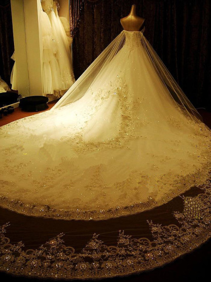 Elegant Long Ball Gown Sweetheart Appliques Crystal Beading Wedding Dresses