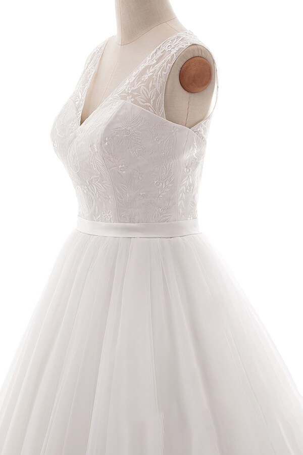 Gorgeous Long V-neck Lace Tulle A-line Wedding Dress