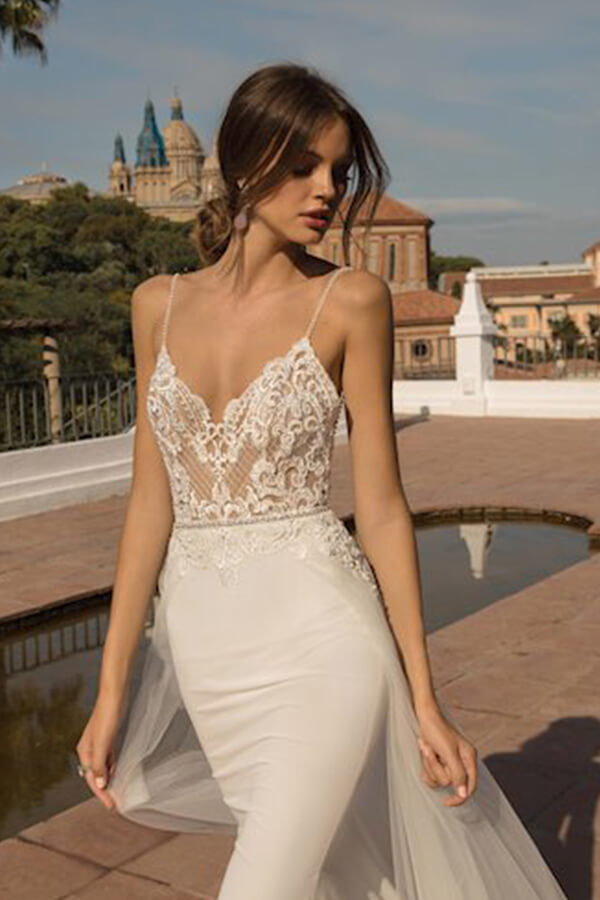 Amazing Chapel Train Tulle Mermaid Wedding Dress