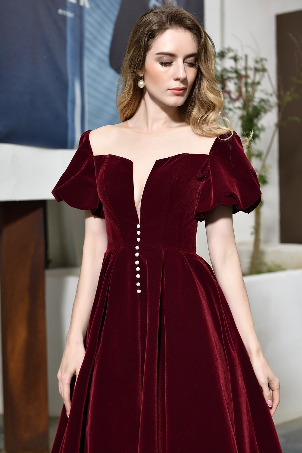 Burgundy Velvet Bubble Sleeve V-neck Short Prom Dress