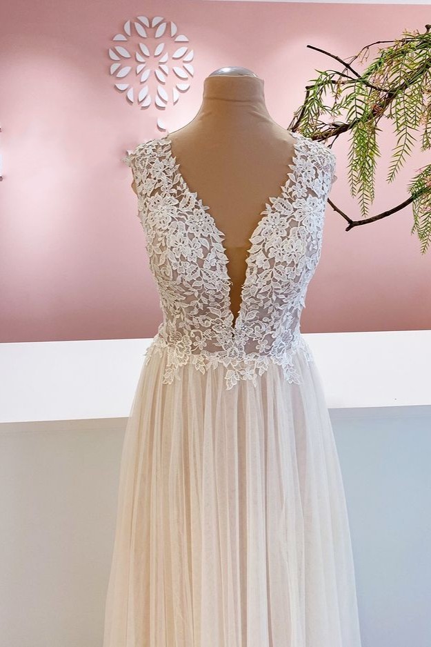 Long Wide Straps A-Line Ruffles Floor-length Tulle Backless Wedding Dress With Floral Lace