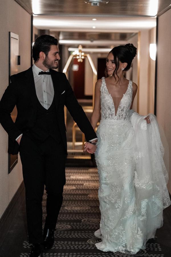 Elegant A-line V-neck Tulle Lace Long Backless Wedding Dress with Beading