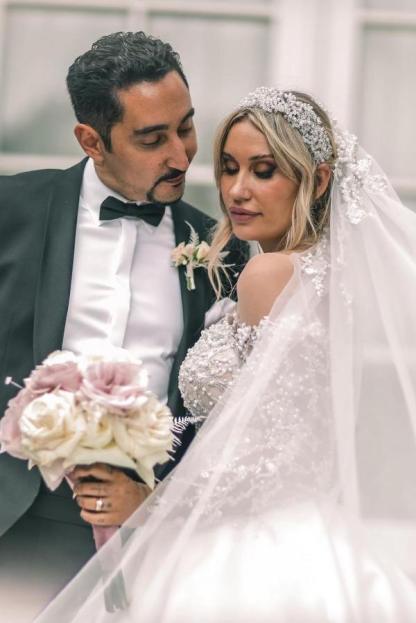 Gorgeous White Long Ball Gown Sweetheart Tulle Lace Beading Wedding Dress with Sleeves