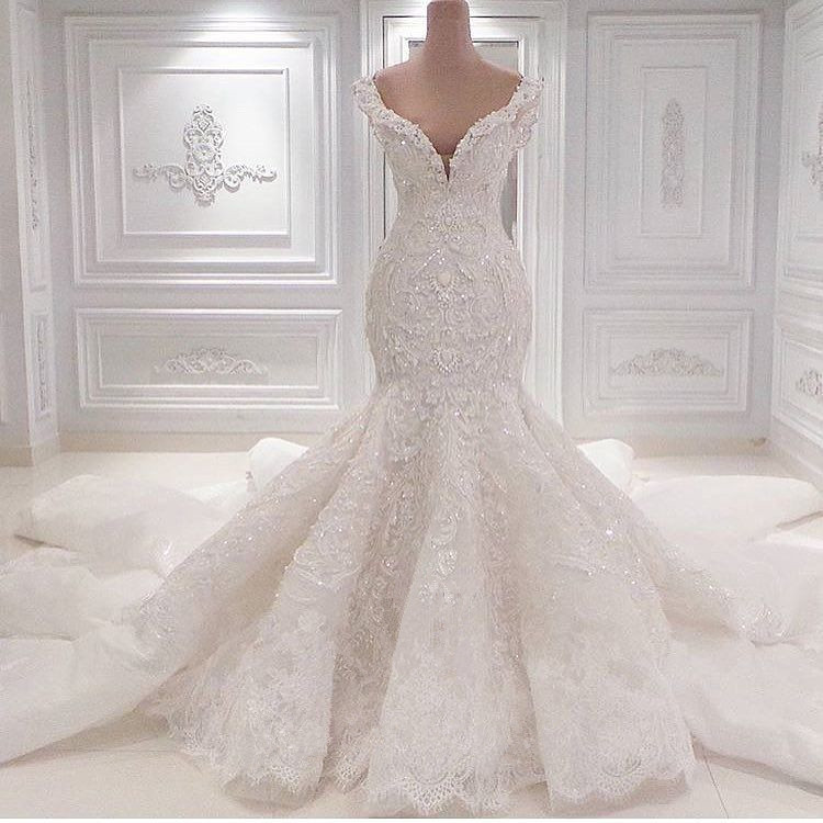 Gorgeous Long V-neck Appliques Lace Ruffles Floor-length Mermaid Wedding Dress