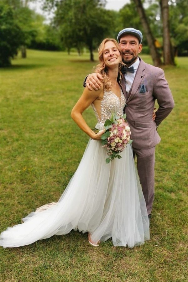 Simple Long A-line V-neck Tulle Lace Wedding Dress with Slit