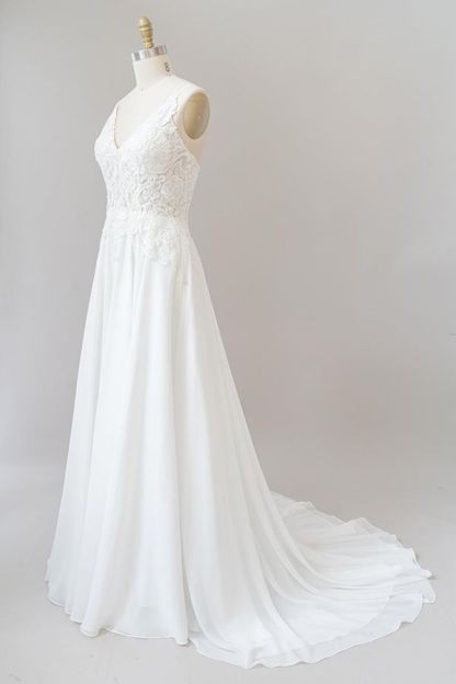 Long A-line Spaghetti Strap Appliques Chiffon Backless Wedding Dress