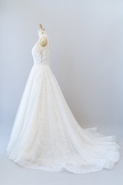 Open Back Appliques Tulle A-line Wedding Dress