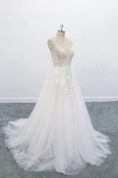 Elegant Long Sweetheart Appliques Lace Tulle A-line Wedding Dress