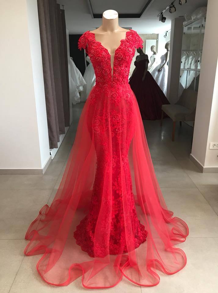 Long V-neck Lace Mermaid Floor-length Prom Dress With Tulle