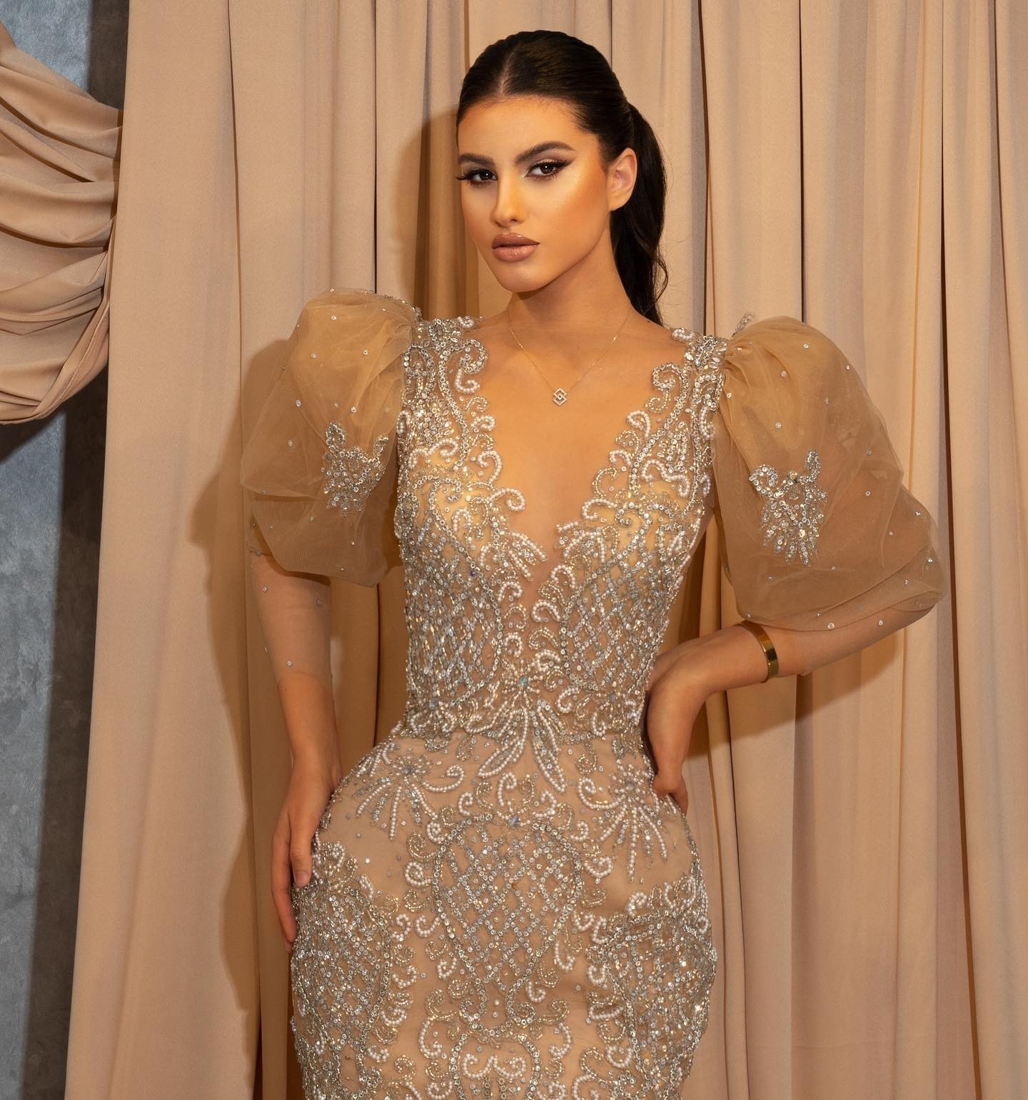 Modern Long Mermaid V-neck Tulle Lace Prom Dress with Puffy Sleeves