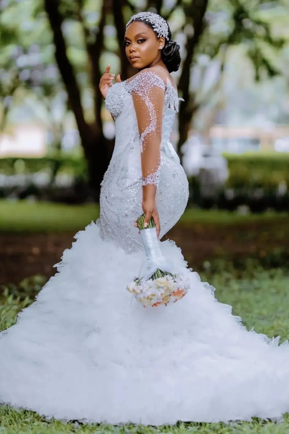 Elegant Sweetheart Mermaid Sequined Wedding Dresses with Train