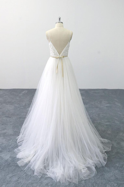 Chic Long A-line V-neck Spaghetti Strap Appliques Tulle Wedding Dress